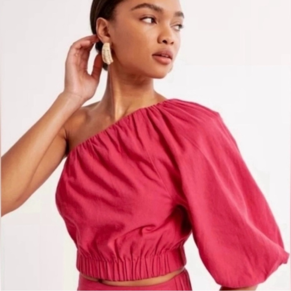 Abercrombie & Fitch Red One-Shoulder Crop Top